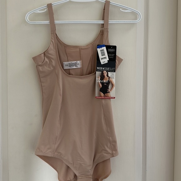 Nwt. Body suit - Picture 3 of 5